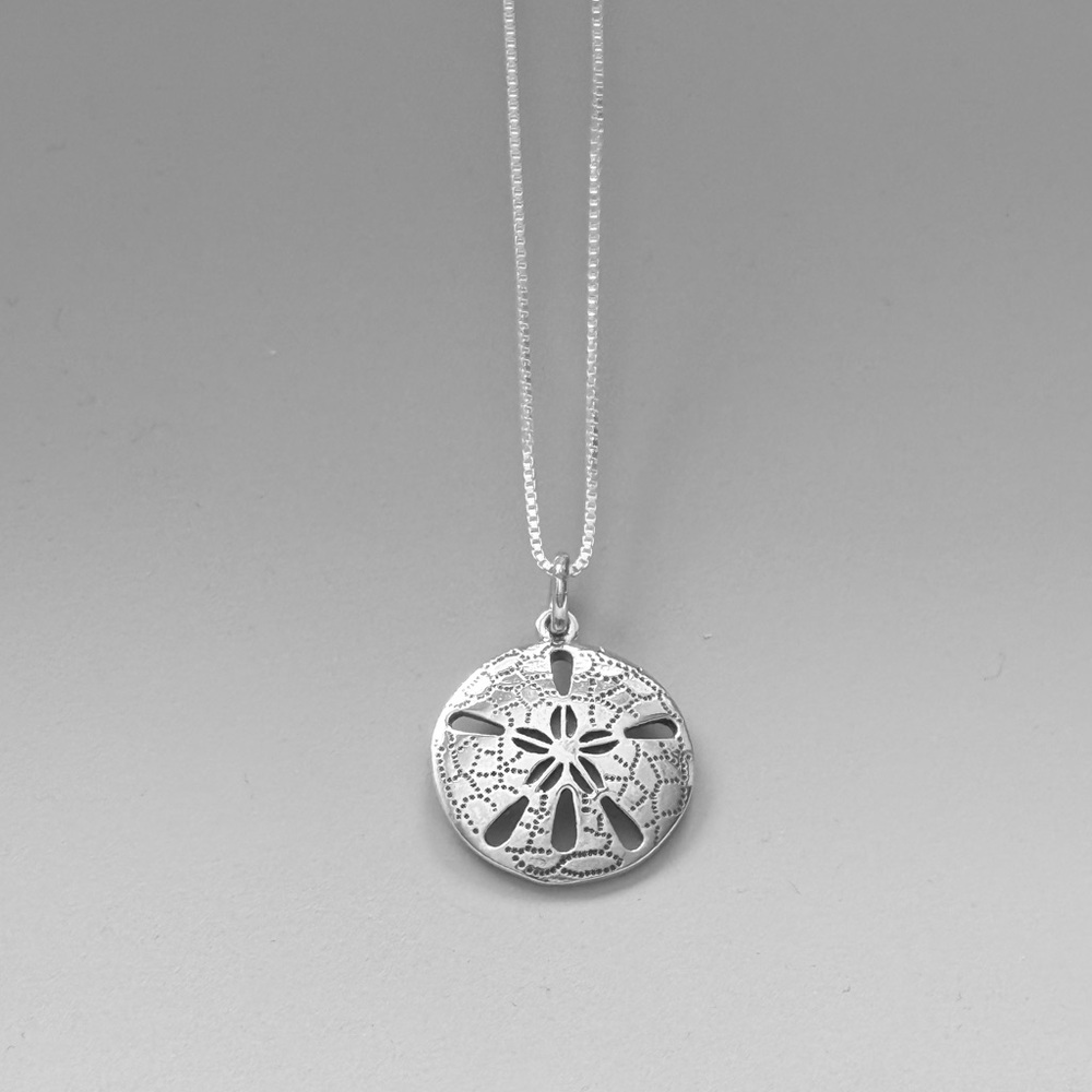 NWT 925 Sterling Silver Sand Dollar Necklace! Hypoallergenic! NEW! - Picture 3 of 6